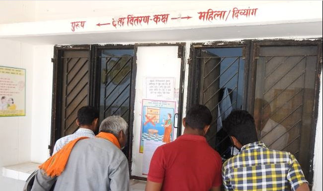 जिला अस्पताल में दवाओं की कमी, मरीजों के लिए बनी आफत