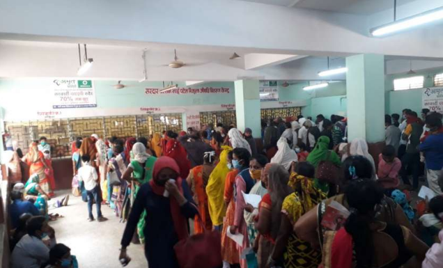 एसजीएमएच की ओपीडी में ढाई गुना बढ़े मरीज, पर्ची से दवा काउंटर तक जद्दो-जहद