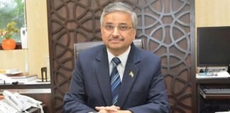 AIIMS डायरेक्टर ने लोगों को किया आगाह,वैक्सीन तो है पर कोरोना को मारने की कोई इफेक्टिव दवा नहीं