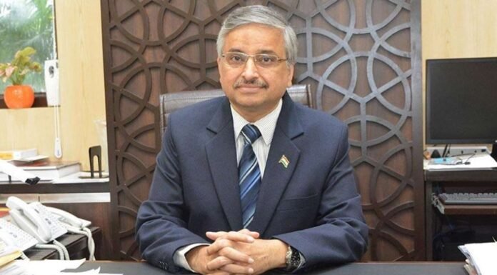 AIIMS डायरेक्टर ने लोगों को किया आगाह,वैक्सीन तो है पर कोरोना को मारने की कोई इफेक्टिव दवा नहीं