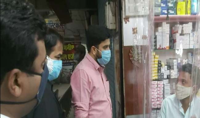 भालोटिया मार्केट में कोरोना दवाओं की कालाबाजारी, ड्रग विभाग की टीम ने मारा छापा, फेबिफ्लू टैबलेट व रेमडेसिविर इंजेक्शन गायब
