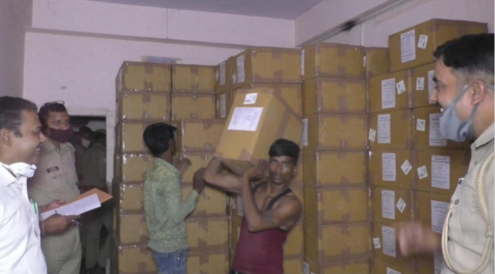 दवामंडी में ड्रग विभाग ने मारा छापा, 2 करोड़ का नशीला कफ सीरप जब्त