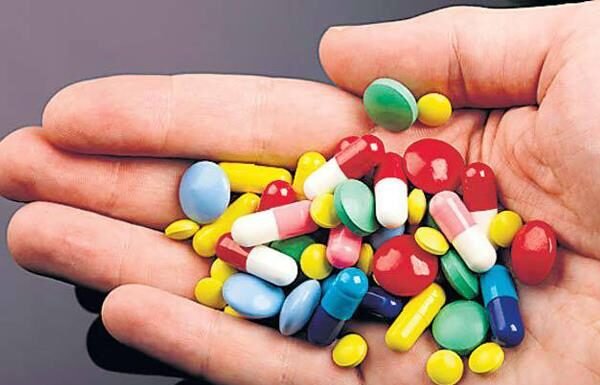 कोरोना काल में बढ़ी दवा और उपकरणों की 25 फीसदी कीमत