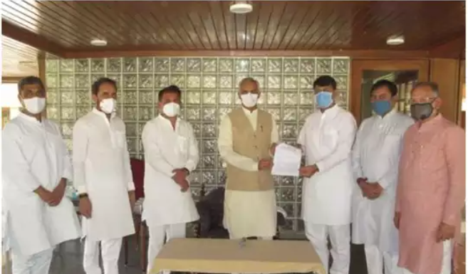कोरोना की दवा रेमडेसिविर फ्री बांट रहे गुजरात BJP अध्यक्ष