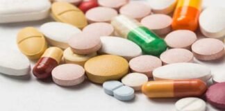 कोरोना काल में बढ़ी दवा की कालाबाजारी: फैबिफ्लू टैबलेट, टोसिलिजुमैब और एनोक्सैरिन दवा बाजार से गायब