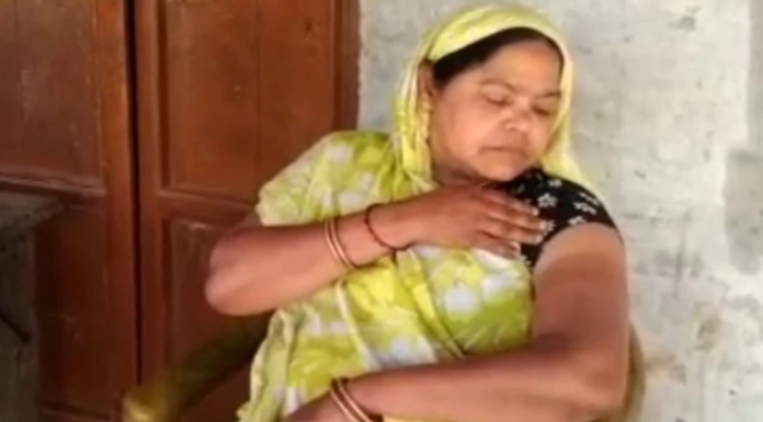 वैक्सीनेशन में बड़ी लापरवाही, नर्स ने महिला को 2 बार लगा दी कोरोना वैक्सीन
