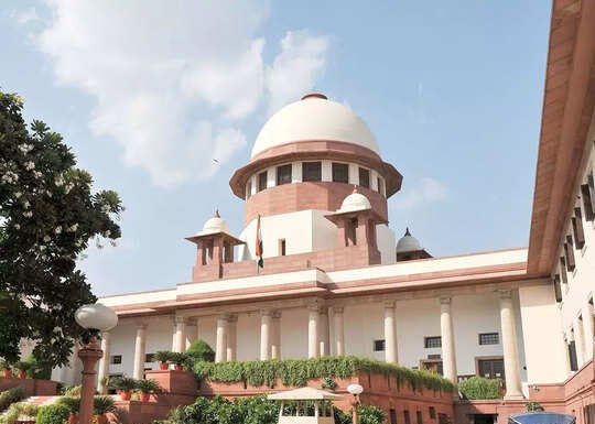 कोरोना से जुड़ी दवाइयों और मेडिकल इक्विपमेंट्स से GST हटाने की मांग, SC में याचिका पर सुनवाई आज