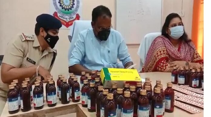 नशीले कफ सिरप व टेबलेट के साथ तीन आरोपी गिरफ्तार