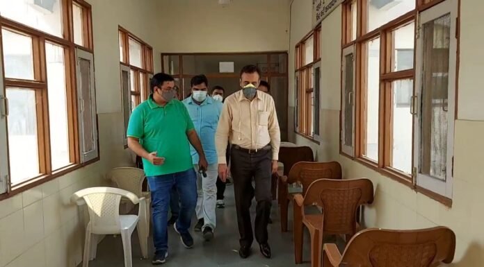 रोहतक में डीसी और एसपी ने किया अस्पतालों का दौरा, यहां जल्द लगेगा ऑक्सीजन प्लांट, करवाया गया सर्वे