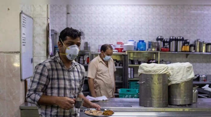 26 साल के इस डॉक्टर के हाथ में है इलाके के लोगों की जान!