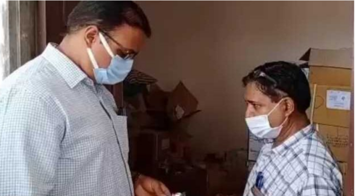 प्रधान के घर से मिली लाखो की एक्सपॉयरी दवाईयां, मामला दर्ज