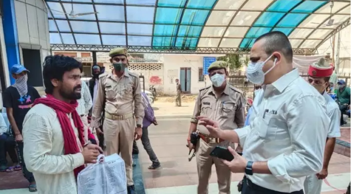 कमिश्नर के अस्पताल में औचक निरीक्षण करने पर खुली पोल, स्टोर में होने के बाद भी बाहर से मंगाई जा रही थी दवा…फार्मासिस्ट सस्पेंड