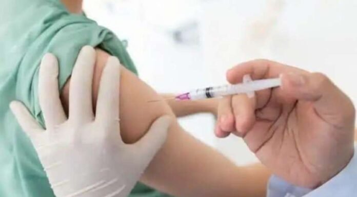 15 मिनट में महिला को लगा दी वैक्सीन की 3 डोज, प्रशासन ने खारिज की बात