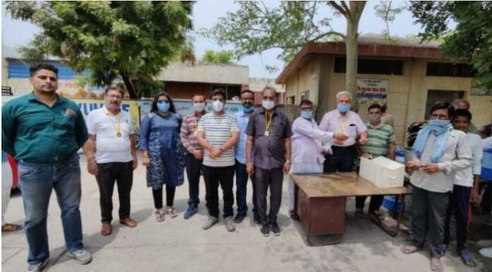 कोरोना संकट के चलते बांटी गई होम्योपैथी की इम्यूनिटी बूस्टर दवा