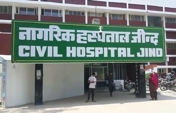 अनदेखी कर रही सरकार, कोरोना की तीसरी लहर की आशंका, अभी भी अस्पतालों में स्टाफ का टोटा