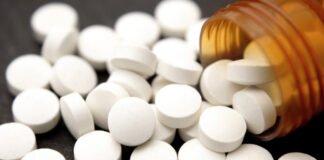 प्रतिबंधित नशीली दवा के साथ दो काबू