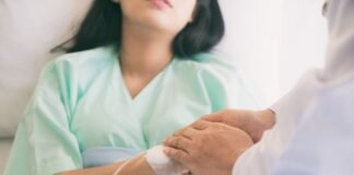 प्रसव के बाद ब्लीडिंग रोकने में नई दवा के प्रभाव का पता लगा रहे स्त्री रोग विशेषज्ञ