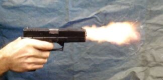 चिकित्सक पर की गई अंधाधुंध फायरिंग, दवा व्यवसायी व स्वास्थ्य कर्मियों की उठी सुरक्षा की मांग