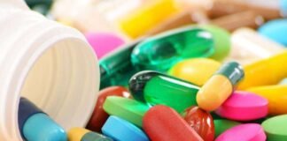 औषधि विभाग की टीम ने माधव ड्रग हाउस पर मारा छापा, दवा बाजार में मची खलबली