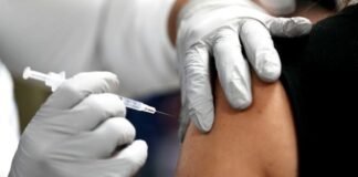 एक बुजुर्ग को 4 बार कोरोना टीका देने का दावा, स्वास्थ्य विभाग में मचा हड़कंप