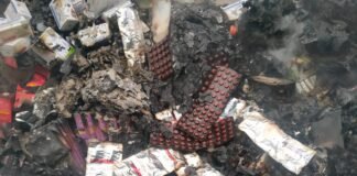 प्राथमिक स्वास्थ्य केंद्र में कई कार्टन जलाई गई दवाएं, ग्रामीणों ने सीएमओ से की शिकायत