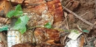 दवा की आभाव में तड़प रहें मरीज, कूड़े में फेंकी जा रहीं अस्पताल की दवाएं