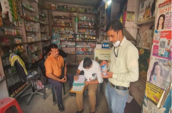 औषधि विभाग ने कई मेडिकल स्टोरों पर मारा ‘छापा’, भारी मात्रा में मिली एक्सपायरी दवाएं, दो दुकानें सील