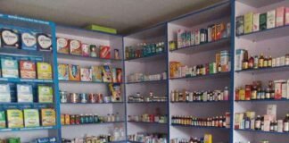 औषधि निरीक्षक से परेशान दवा दुकानदारों ने खोला मोर्चा