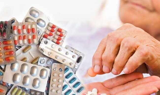 दवा दुकानों में की छापेमारी, मिली अनियमितताएं