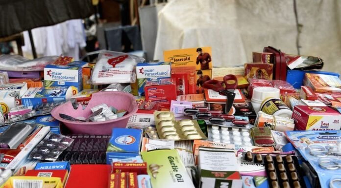 नकली दवा, तेल समेत अन्य सामान बनाने का पर्दाफाश, आरोपी फरार duplicate products