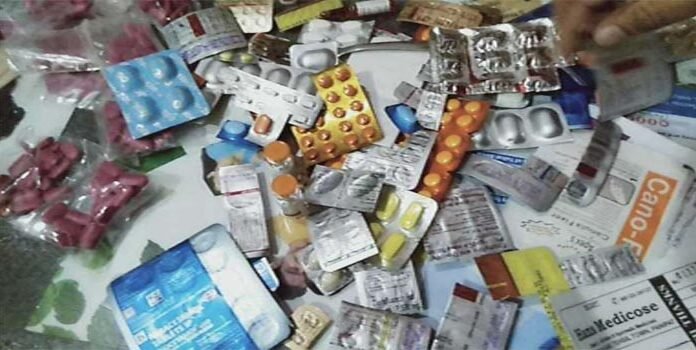 सीएम फ्लाइंग ने किरयाना स्टोर पर मारा छापा, अंदर चल रहा था अवैध क्लीनिक, प्रेक्टिस कर रही युवतियां गिरफ्तार