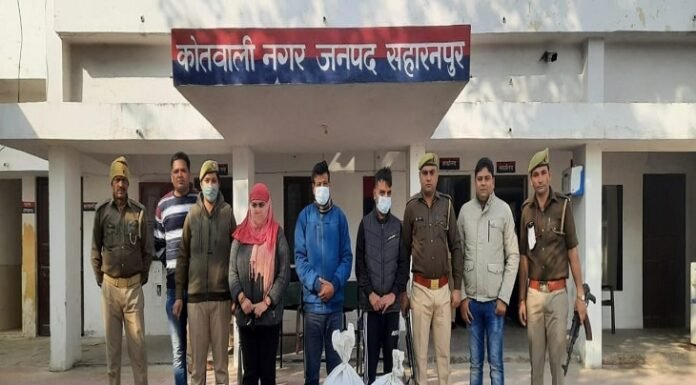 बिना लाइसेंस संचालित गोदाम पर छापा, नशीली दवाओं के साथ तीन गिरफ्तार