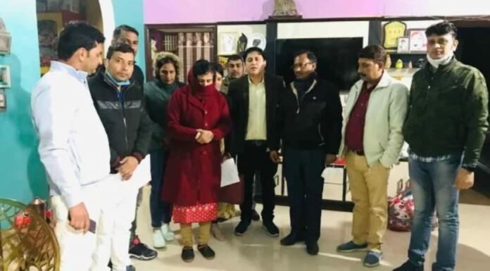 रिटायर्ड सिविल सर्जन गिरफ्तार, कर रही थी गलत काम