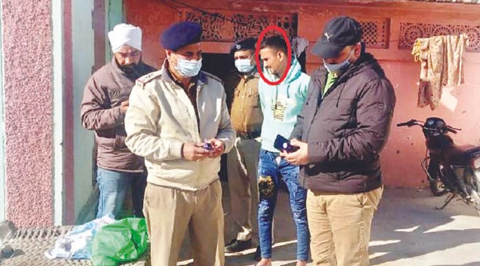 घर से होता था नशे का कारोबार, भारी मात्रा में दवाएं बरामद