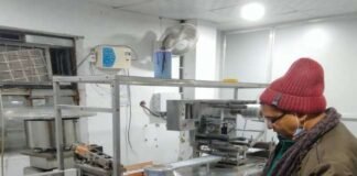 दवा कंपनी के नाम से नकली दवा की पैकिंग, 16 लाख की मशीन जब्त