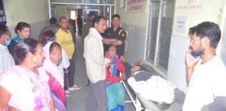 दलालों पर नकेल कसने में फेल प्रशासन, इंजेक्शन लगाते ही लड़के की मौत