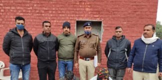 बाइक पर प्रतिबंधित दवाएं लेकर आ रहे दो युवक, 920 गोलियां बरामद