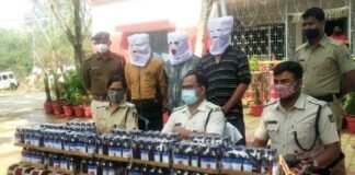 5280 बोतल कफ सिरप बरामद, पिकअप के साथ तीन गिरफ्तार two arreted with cough syruo