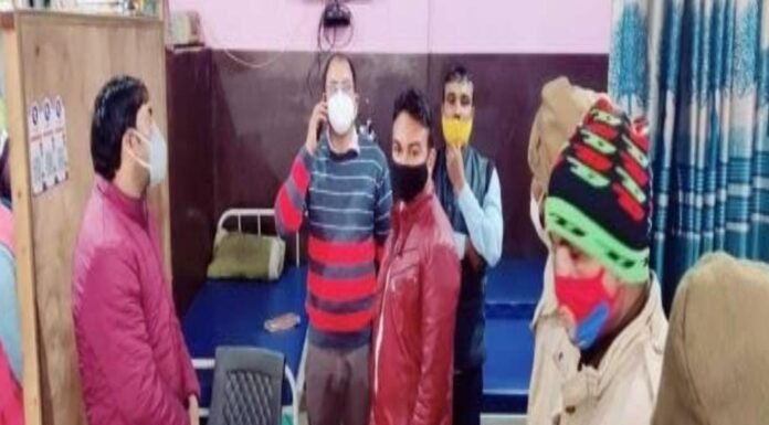 निजी क्लीनिक पर स्वास्थ्य विभाग का छापा, दवा समेत कई समान जब्त raid