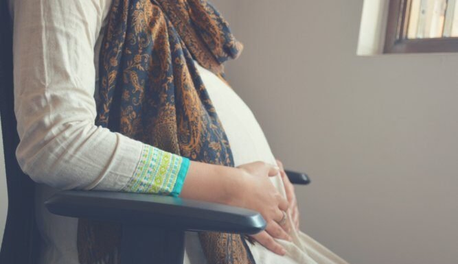 WHO ने प्रसव के बाद महिलाओं, नवजात शिशुओं की देखभाल की मांग Pregnant