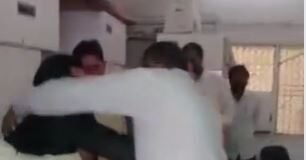 लाइसेंस रीन्यूअल के लिए रिश्वत का मांग, जमकर हंगामा लाइसेंस रीन्यूअल