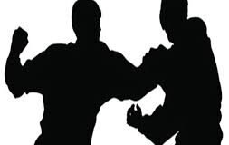 फार्मासिस्ट दवा बेचता है, आरोप के बाद डॉक्टर और फार्मासिस्ट के बीच मारपीट मारपीट