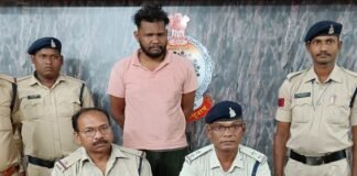 ई-रिक्शा से प्रतिबंधित कफ सिरप की तस्करी, 540 बोतल के साथ तस्कर गिरफ्तार कफ सिरप