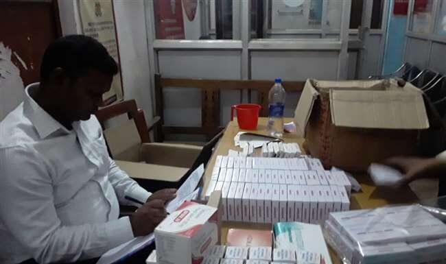 छापेमारी, दो लाख की नकली दवाएं और फर्जी मोहर बरामद छापेमारी