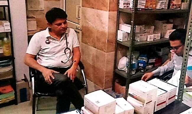 निजी अस्पताल में अवैध रूप से खुली फार्मेसी सील दवा की दुकान