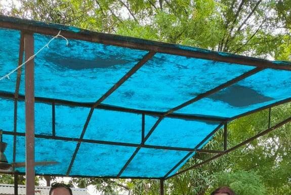 छापेमारी के दौरान भारी मात्रा में प्रतिबंधित इंजेक्शन बरामद, स्टोर सीज