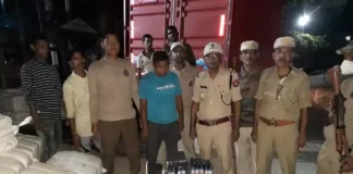 लाखों की प्रतिबंधित कफ सिरप जब्त, चालक गिरफ्तार प्रतिबंधित कफ सिरप