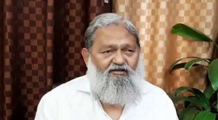 हरियाणा में दवा कंपनियों को अब आनलाइन मिलेंगे लाइसेंस, स्वास्थ्य मंत्री विज ने दिए निर्देश