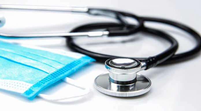 एक चिकित्सा अधीक्षक पर लगे 50 नर्सों से यौन उत्पीड़न का आरोप stethoscope