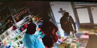 फर्जी ड्रग इंस्पेक्टर बनकर स्टोर संचालक से ऐठें 15 हजार रूपये drug inspector